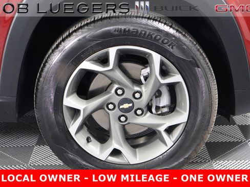 Certified 2024 Chevrolet Trax LT w/ LT Convenience Package image 3