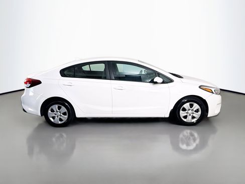 Used 2017 Kia Forte LX image 11