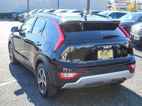 Used 2023 Kia Niro EX image 7