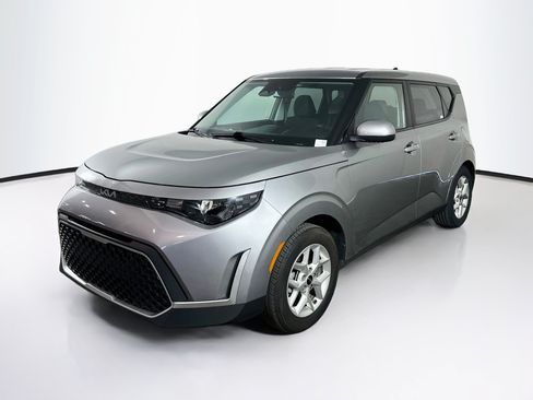 Used 2025 Kia Soul LX w/ LX Technology Package FWD image 3