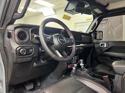 Used 2024 Jeep Gladiator Rubicon w/ Convenience Group image 13