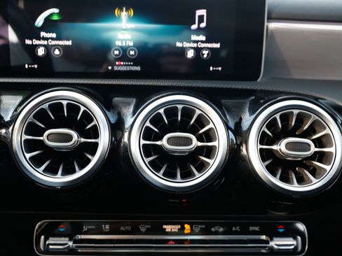 Used 2020 Mercedes-Benz CLA 250 image 37