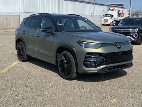 New 2026 Volkswagen Tiguan SE R-Line AWD/4WD image 5