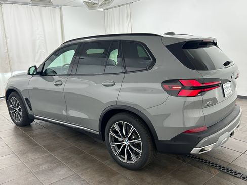 Used 2025 BMW X5 xDrive40i w/ Parking Assistance Package AWD/4WD image 3
