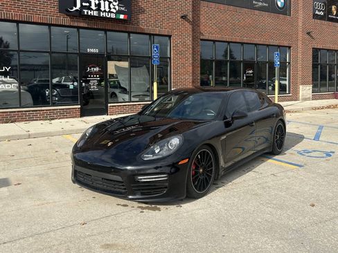 Used 2016 Porsche Panamera GTS image 2