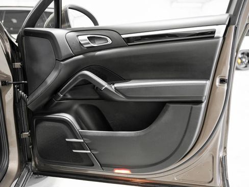 Used 2012 Porsche Cayenne image 38