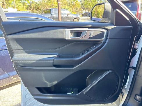 Used 2020 Ford Explorer XLT w/ Equipment Group 202A image 7