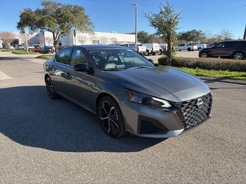 Used 2025 Nissan Altima 2.5 SR image 7