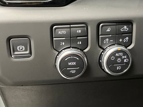 Used 2025 GMC Sierra 1500 AT4 AWD/4WD image 39