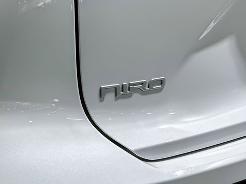 Used 2023 Kia Niro EX image 20