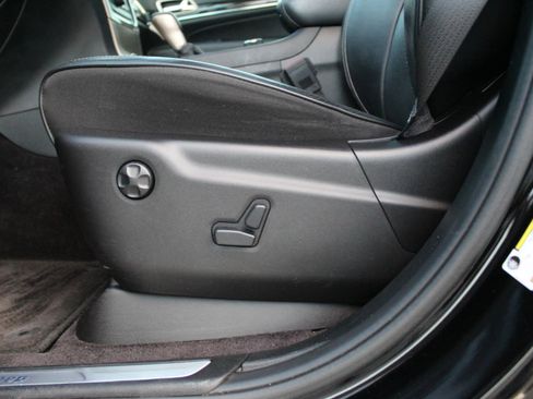 Used 2017 Jeep Grand Cherokee Overland image 13