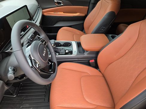 New 2026 Kia Carnival EX FWD image 10