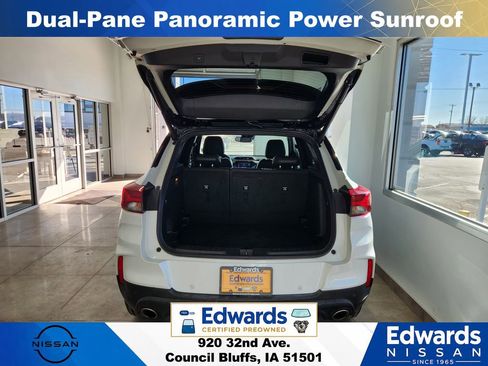 Used 2023 Chevrolet TrailBlazer RS w/ Sun and Liftgate Package FWD image 13