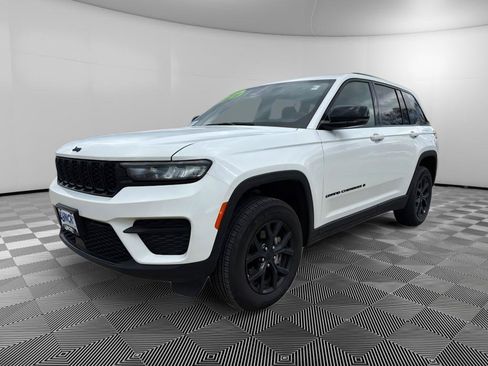 Used 2025 Jeep Grand Cherokee Altitude AWD/4WD image 1