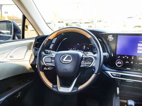Used 2025 Lexus RX 450h AWD w/ Luxury Package image 17