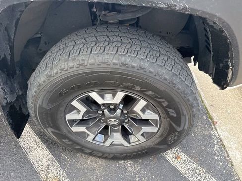 Used 2021 Toyota Tacoma TRD Off-Road image 5