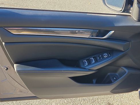 Used 2018 Honda Accord Sport image 12
