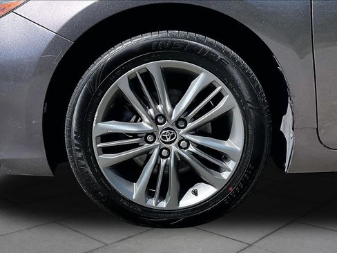 Used 2015 Toyota Camry SE FWD image 11