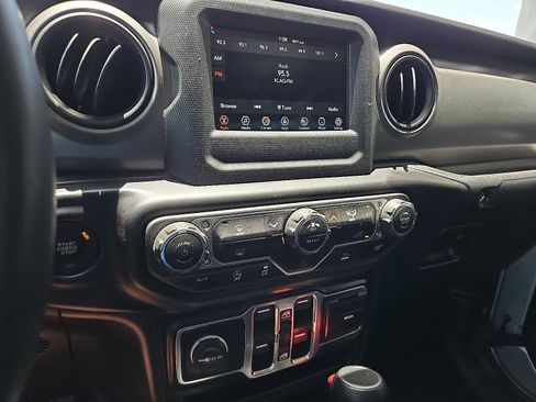 Used 2023 Jeep Gladiator Sport image 10