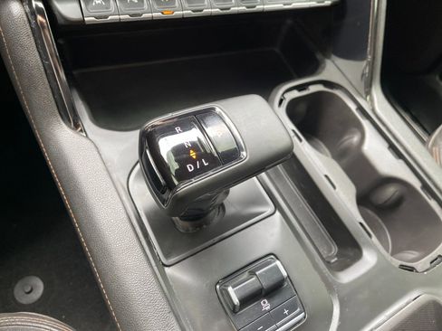 Used 2024 GMC Sierra 1500 AT4 w/ Technology Package image 24