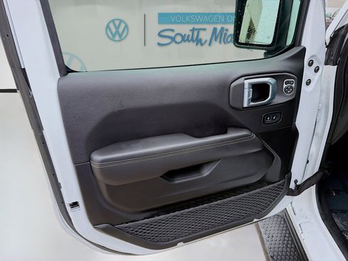 Used 2022 Jeep Wrangler Unlimited Sahara w/ Cold Weather Group image 20