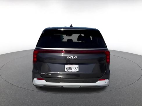 Used 2026 Kia Carnival FWD image 12
