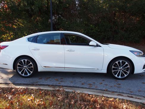 Used 2019 Kia Cadenza Technology image 8