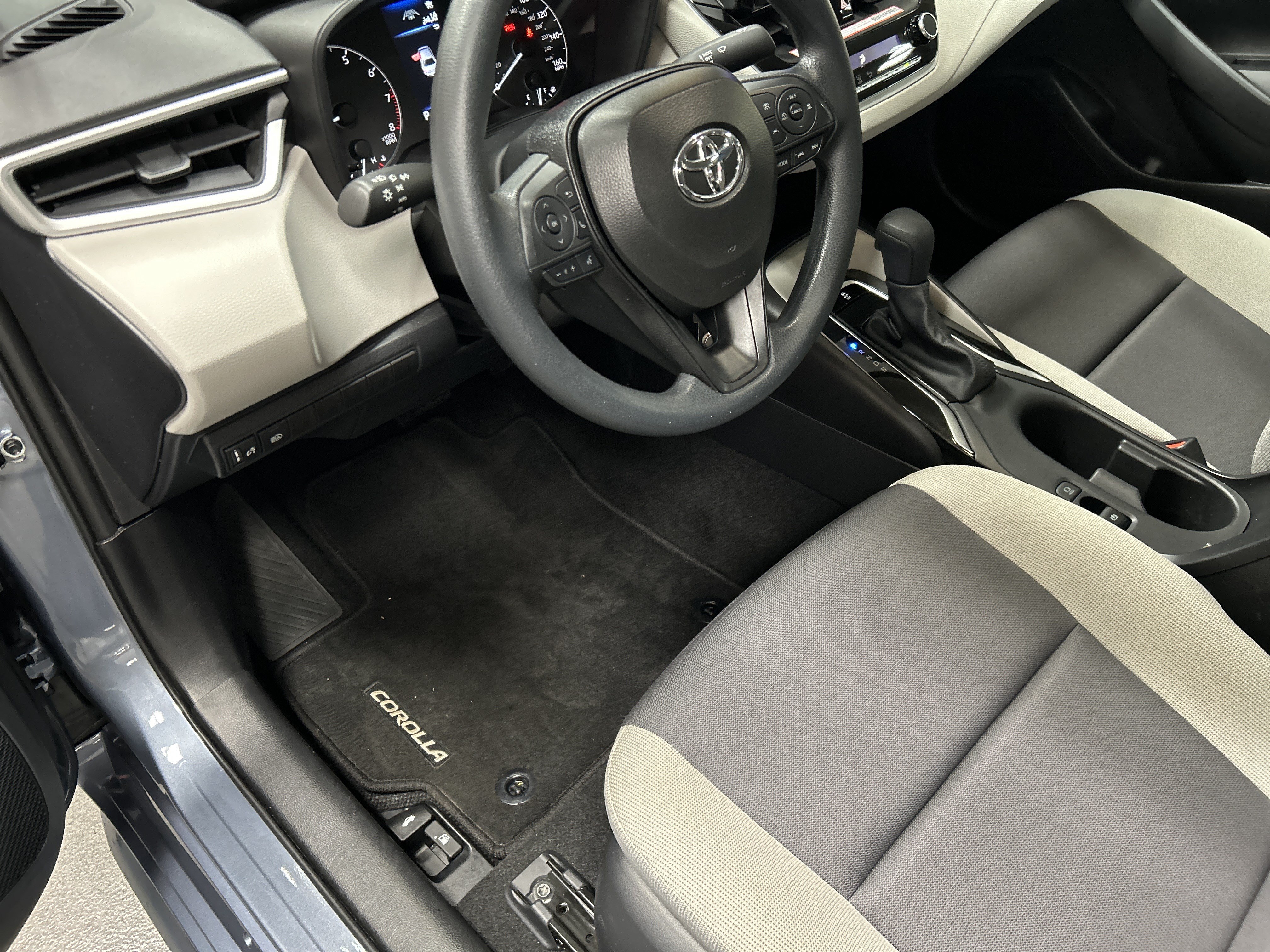 Used 2025 Toyota Corolla LE FWD image 17