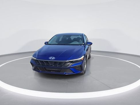 New 2026 Hyundai Elantra SE image 3