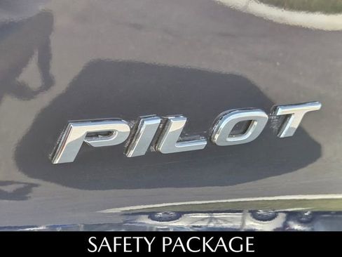 Used 2017 Honda Pilot Touring image 12