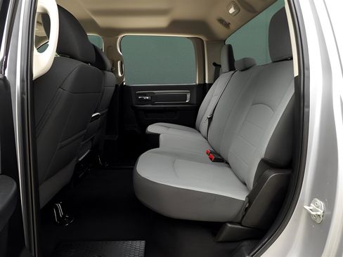 Used 2021 RAM 1500 Classic SLT image 29