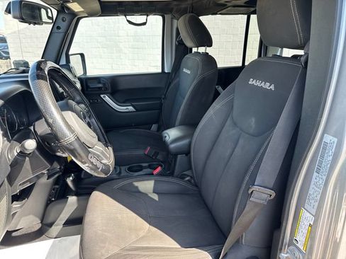 Used 2018 Jeep Wrangler Unlimited Sahara AWD/4WD image 9