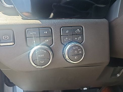 New 2026 GMC Sierra 3500 SLT w/ SLT Convenience Package AWD/4WD image 18