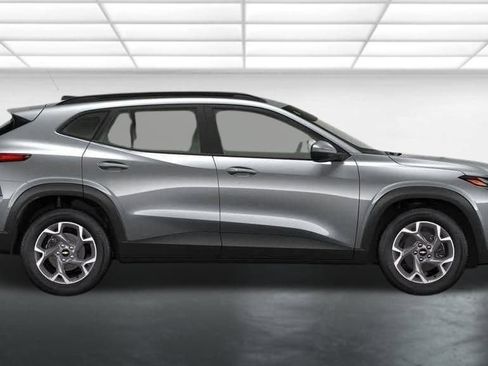 New 2026 Chevrolet Trax LT w/ LT Convenience Package FWD image 3