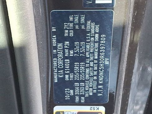 Used 2024 Kia Carnival EX image 28