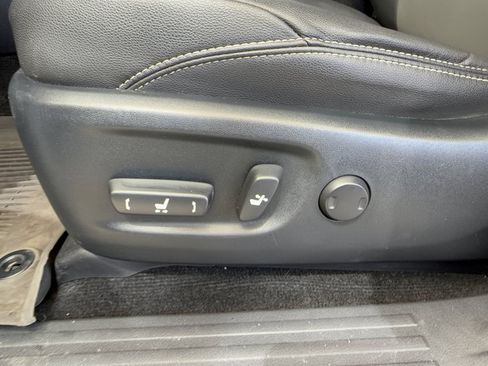 Used 2022 Toyota 4Runner SR5 Premium w/ Moonroof Package RWD image 16