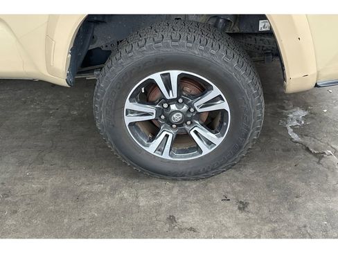 Used 2018 Toyota Tacoma TRD Sport w/ TRD Premium Sport Package image 7