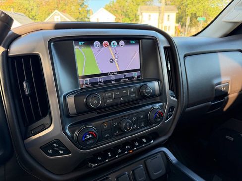 Used 2019 GMC Sierra 2500 Denali w/ Duramax Plus Package AWD/4WD image 11