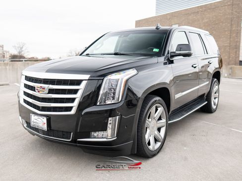 Used 2020 Cadillac Escalade Premium Luxury image 3