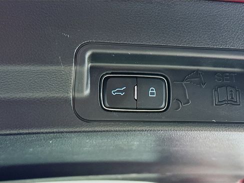 Used 2022 Ford Explorer XLT w/ Equipment Group 202A image 30