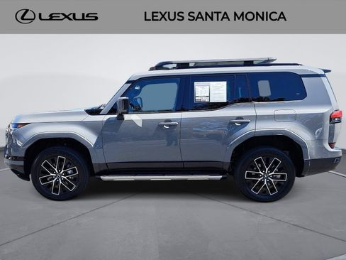 Used 2026 Lexus GX 550 w/ Accessory Package (31) AWD/4WD image 8
