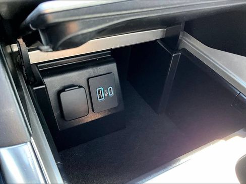 Used 2022 Ford Explorer XLT w/ Equipment Group 202A AWD/4WD image 28