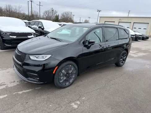 New 2026 Chrysler Pacifica Select image 14