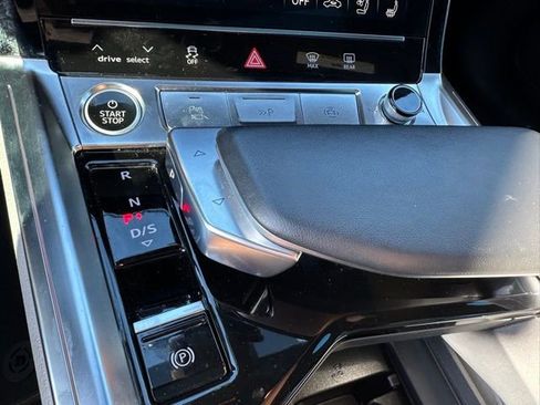 Used 2024 Audi Q8 e-tron Prestige image 25