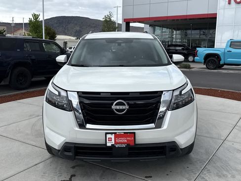 Used 2024 Nissan Pathfinder SV AWD/4WD image 3