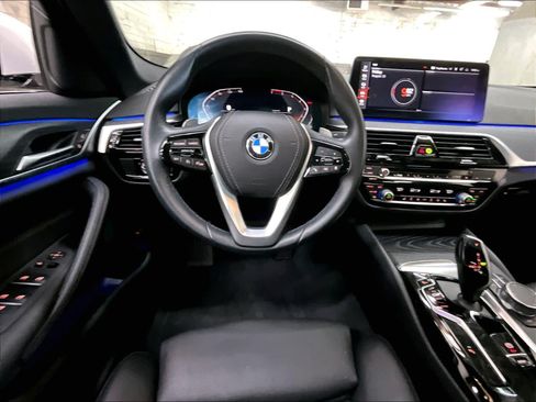 Used 2023 BMW 530i w/ Convenience Package RWD image 8