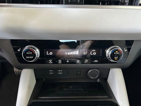 New 2025 Mitsubishi Outlander SE image 24