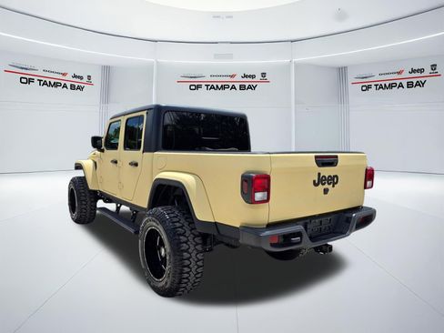 Used 2020 Jeep Gladiator Overland w/ Trailer Tow Package AWD/4WD image 4