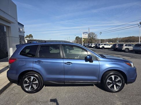 Used 2018 Subaru Forester 2.5i Premium w/ All-Weather Package image 4