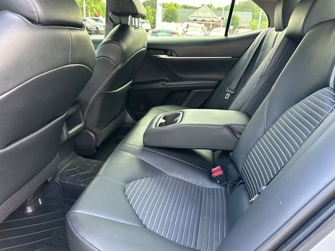Used 2020 Toyota Camry SE FWD image 12